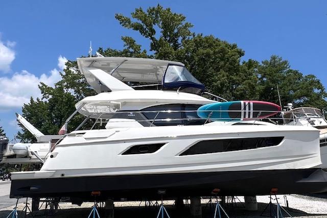 2020 Aquila 44 Yacht