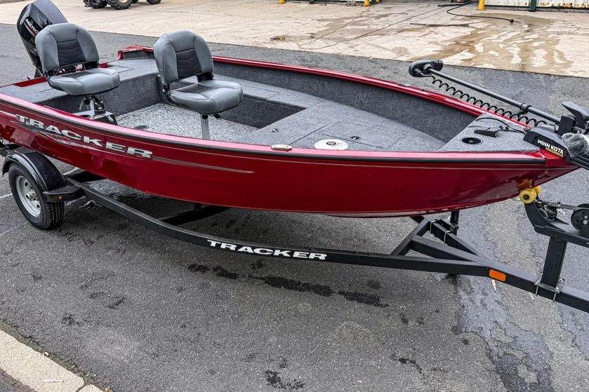 2025 Tracker Super Guide V-16 T
