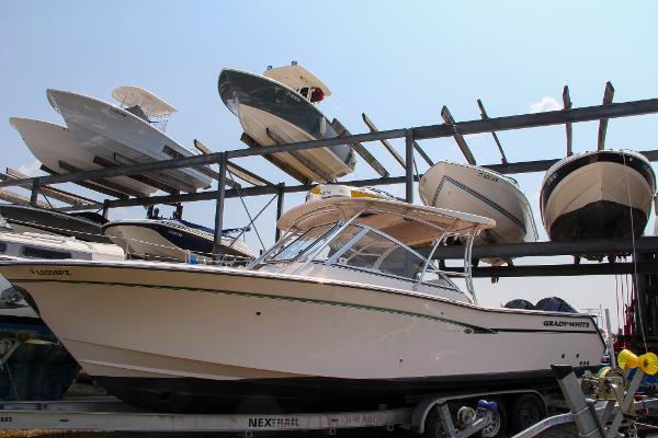 Grady-White Freedom 307 2014 Grady-White Freedom 307 boat on trailer in storage facility.