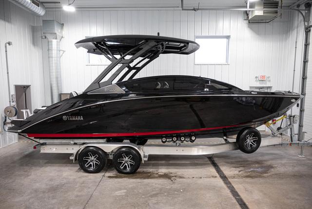 2025 Yamaha Boats 275SD