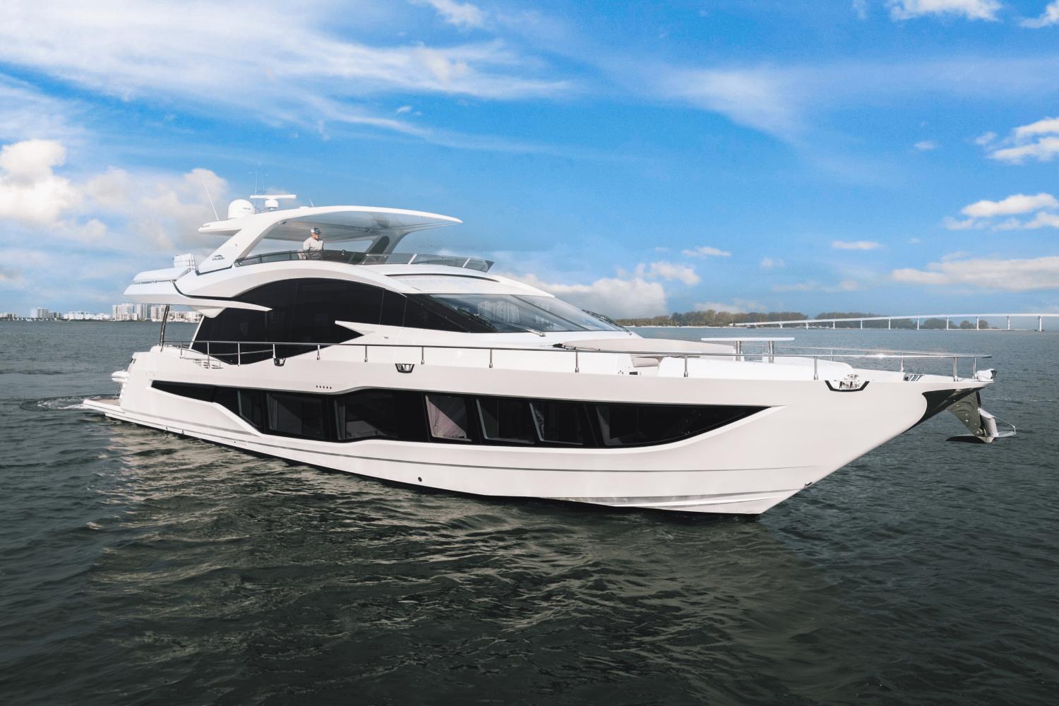 Galeon 800 Fly