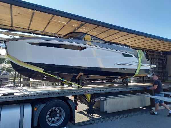 Alfastreet 25 CABIN VERADO 300