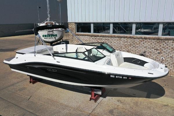 2022 Sea Ray 230 SPX