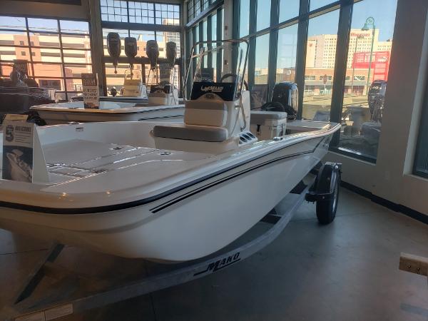 Mako Pro Skiff 15 CC 2025 Mako Pro Skiff 15 CC boat displayed in a showroom.