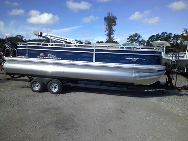 Sun Tracker Fishin Barge 22