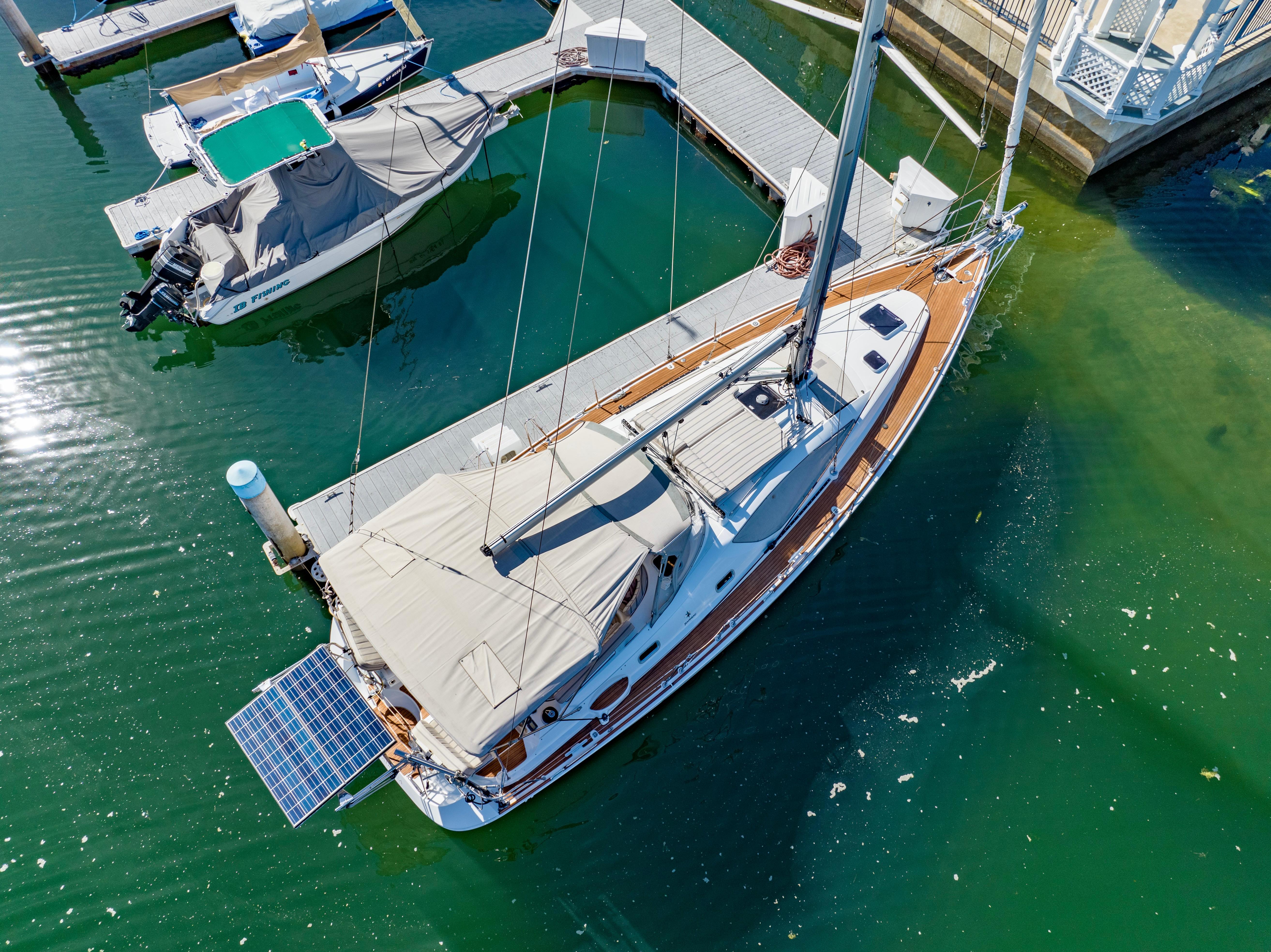2006 Jeanneau Deck Salon