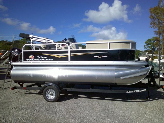 2025 Sun Tracker Party Barge 16