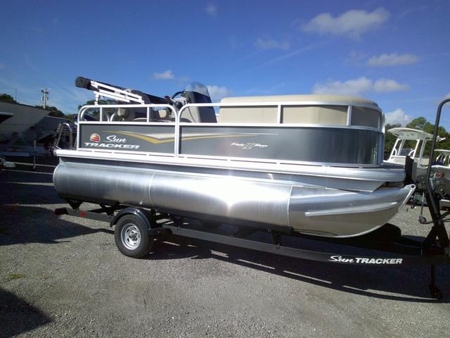 2025 Sun Tracker Party Barge 16