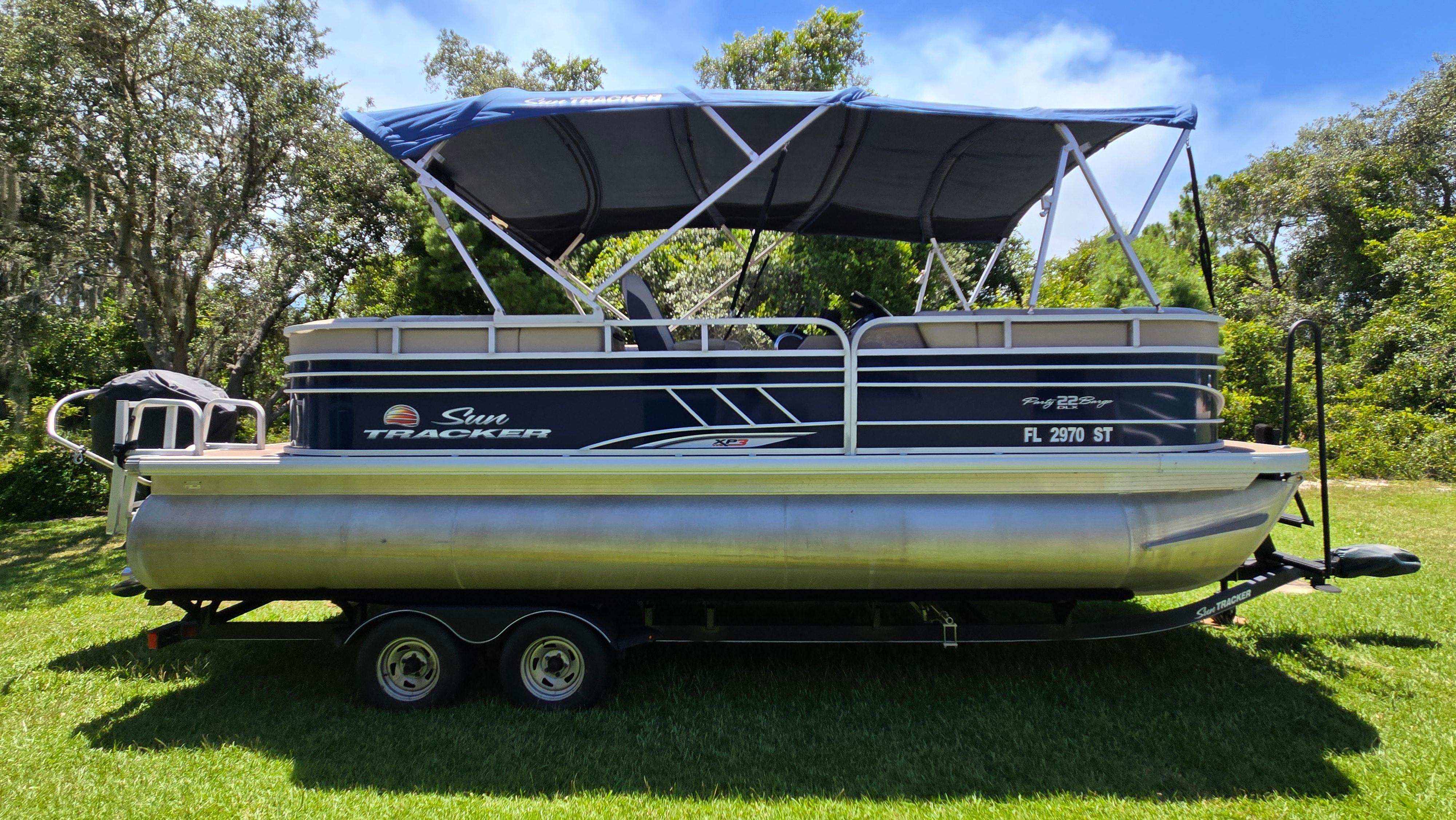 2020 Sun Tracker Party Barge 22 XP3