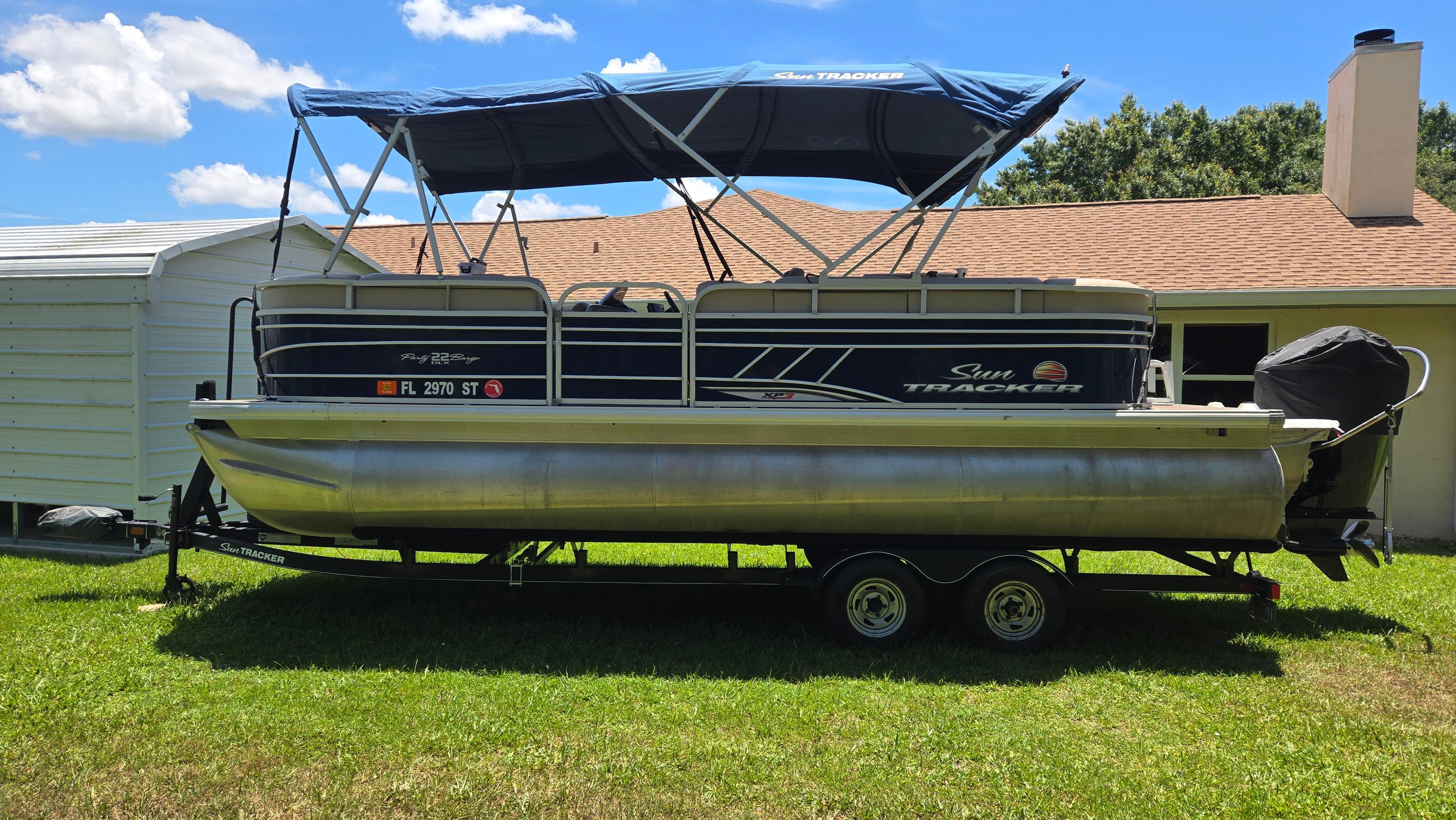 2020 Sun Tracker Party Barge 22 XP3