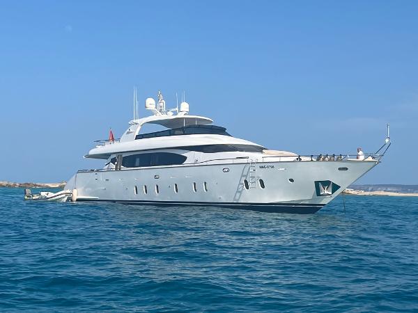 2011 Maiora 27