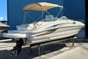 2001 Sea Ray 240 Sundeck
