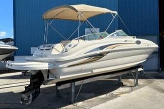 2001 Sea Ray 240 Sundeck