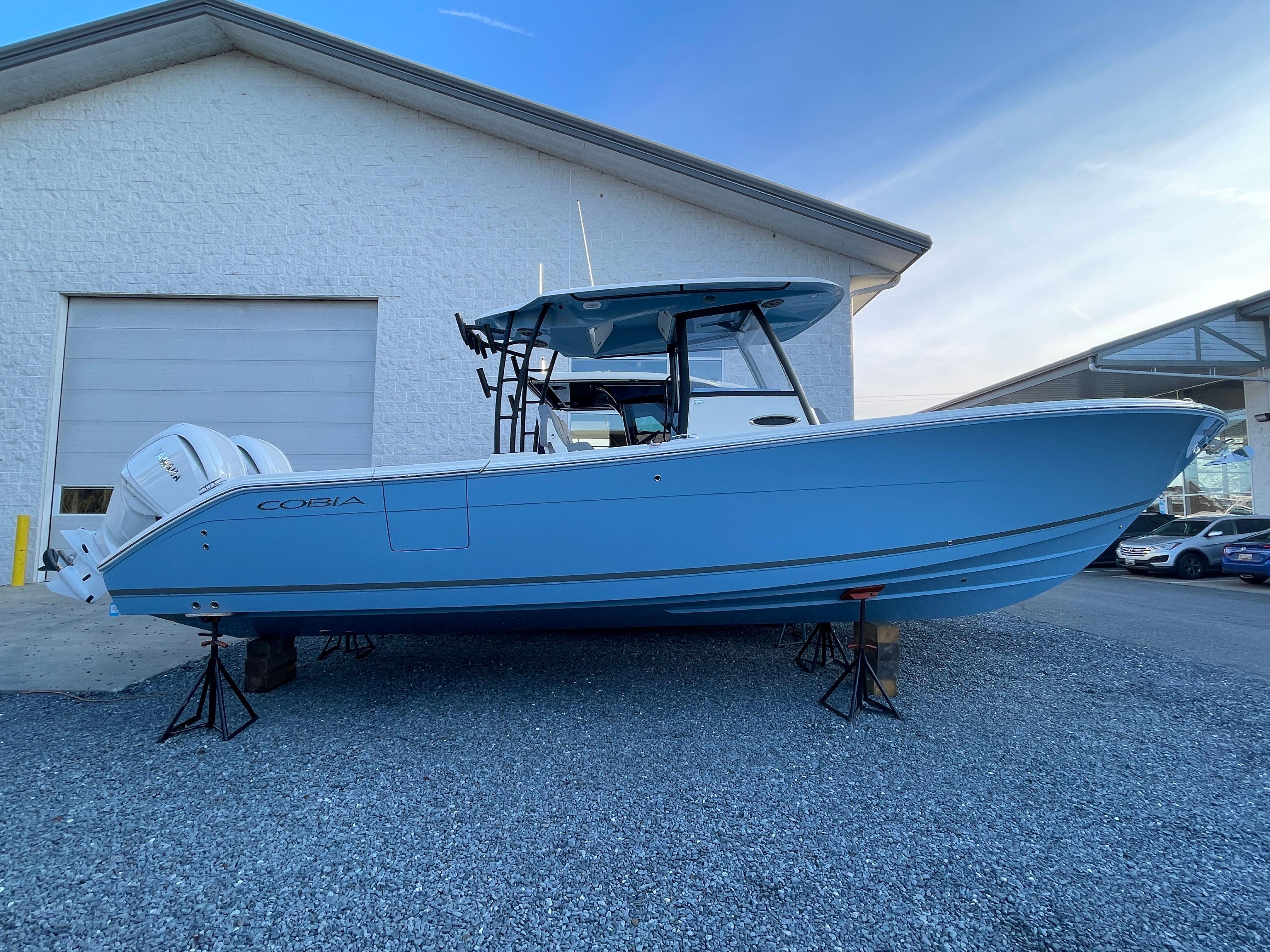 Cobia 320 CC 2024 Cobia 320 Cc - Image 1