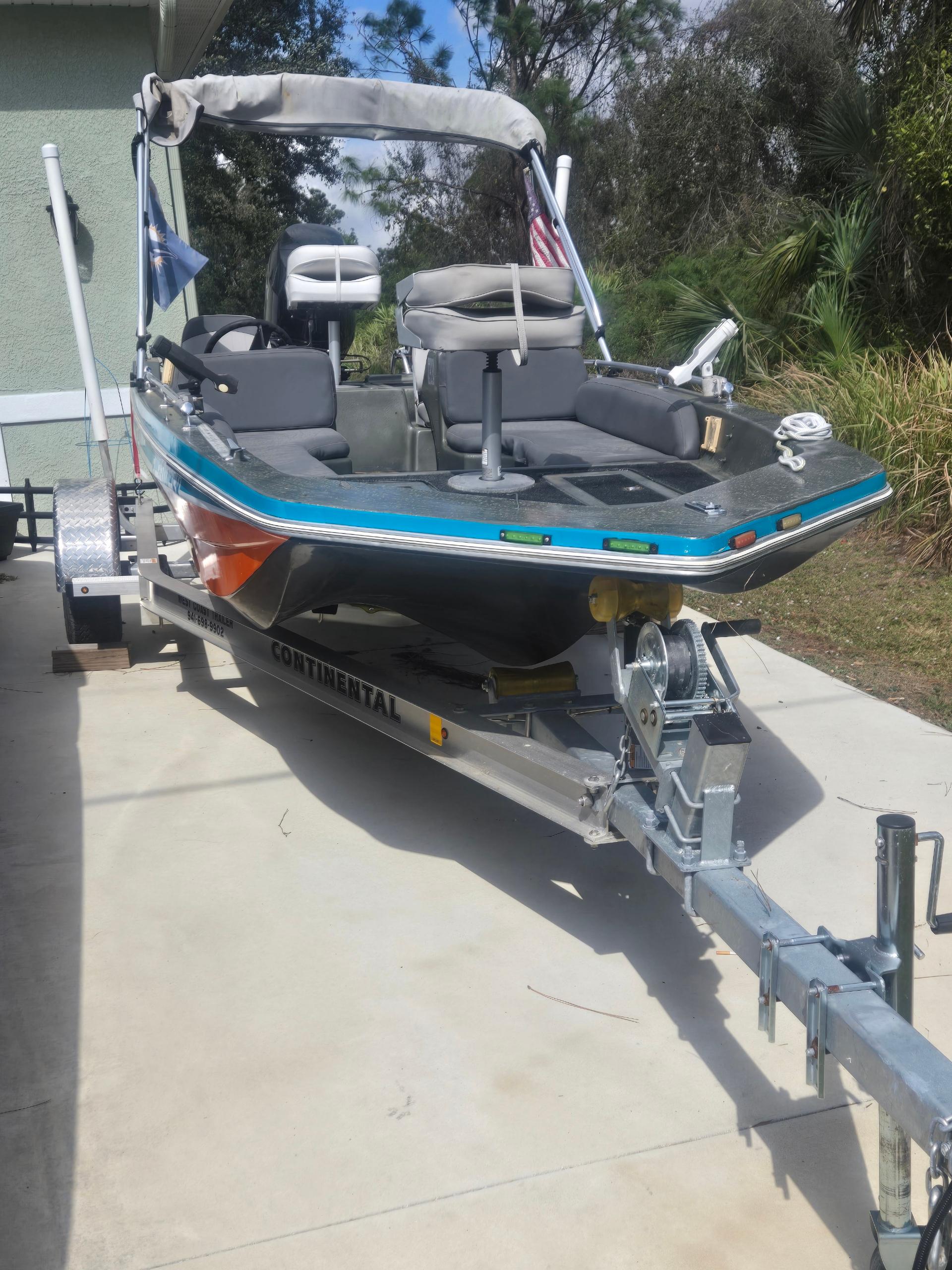 1987 Cajun Bass Boat