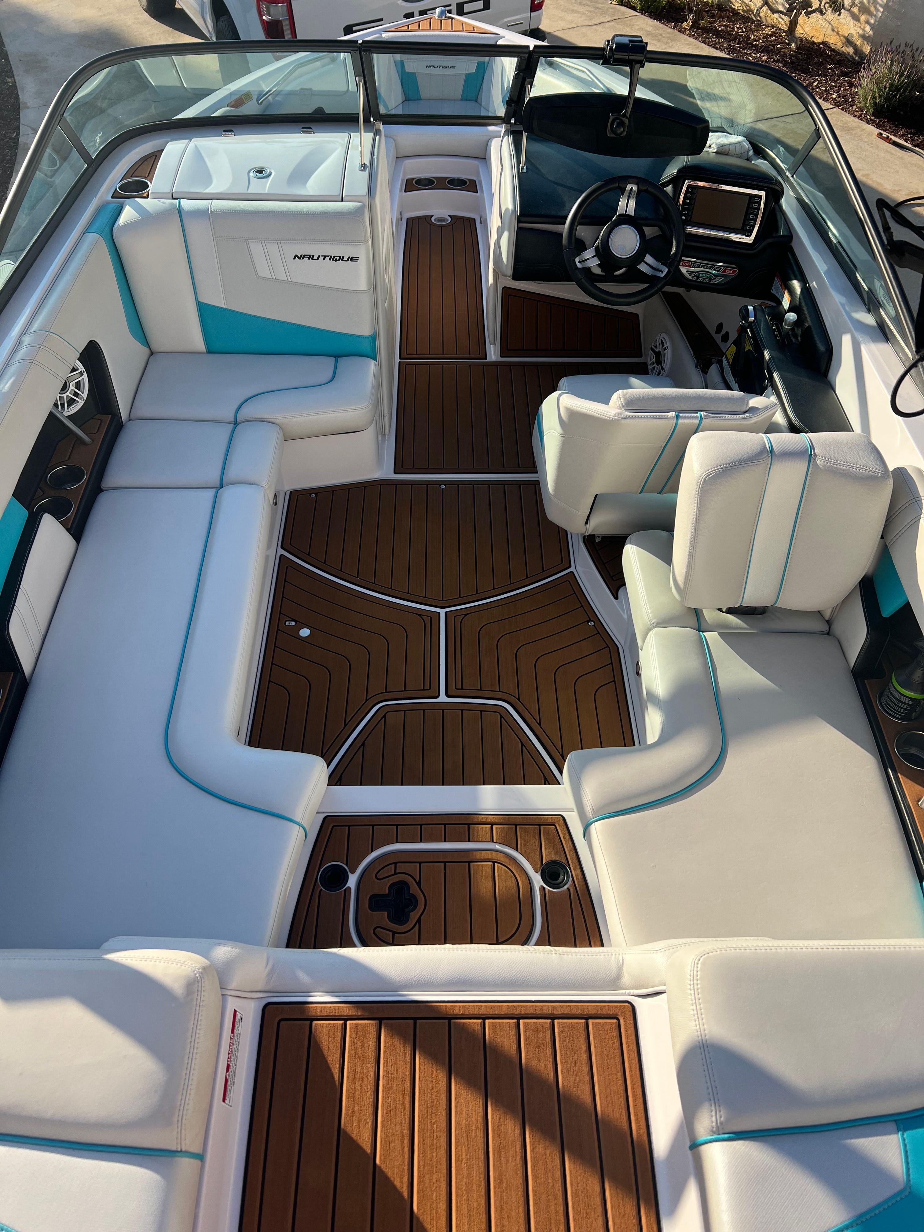 2015 Nautique Super Air Nautique 210