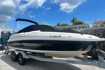 2011 Sea Ray 200 Sundeck