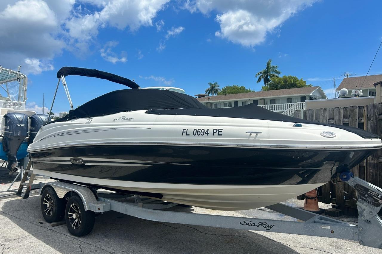 2011 Sea Ray 200 Sundeck