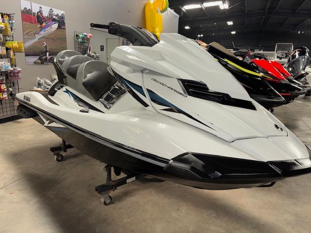 Yamaha WaveRunner FX Cruiser SVHO 2015 Yamaha WaveRunner FX Cruiser SVHO in showroom, white and sleek design.
