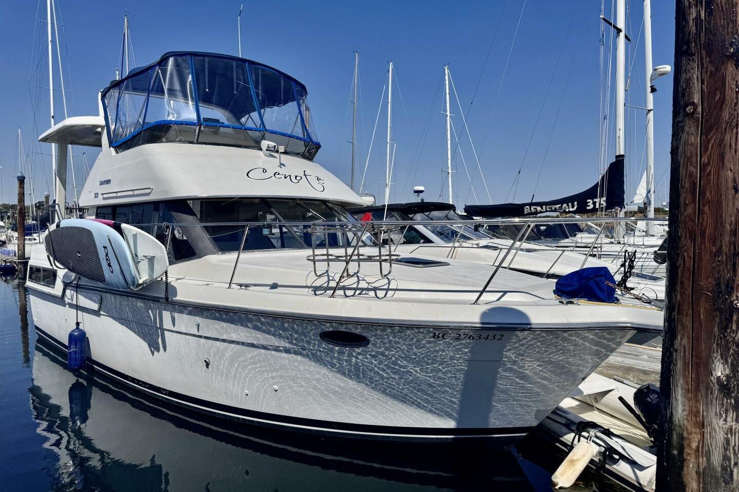 1992 Carver 33 Aft Cabin