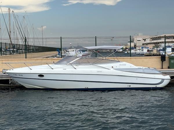 Sessa Marine Islamorada 32 2006 Sessa Marine Islamorada 32 boat docked at marina, side view.