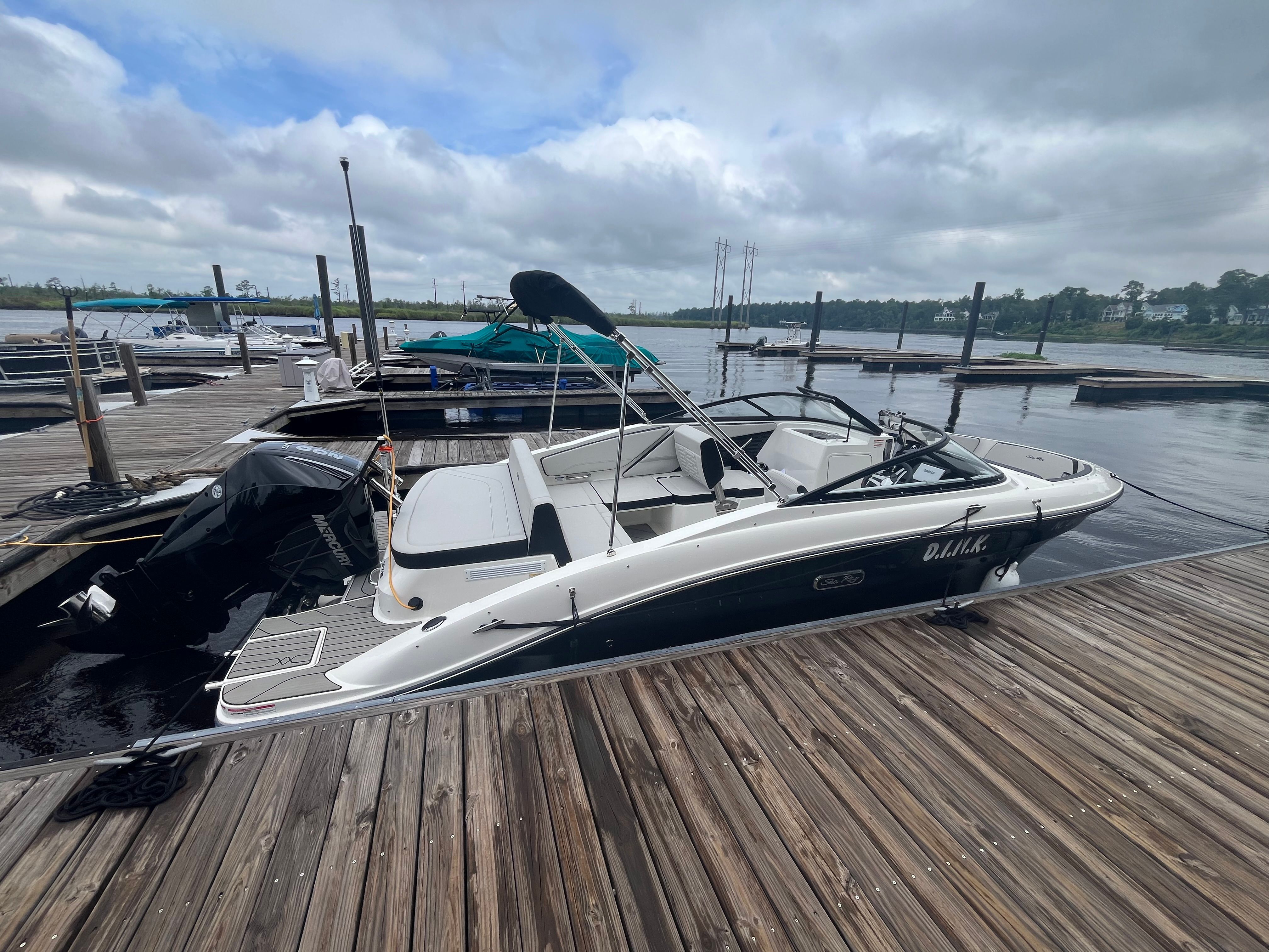 2025 Sea Ray SPX 210 Outboard