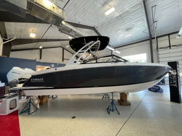 2025 Cobalt R8 Outboard