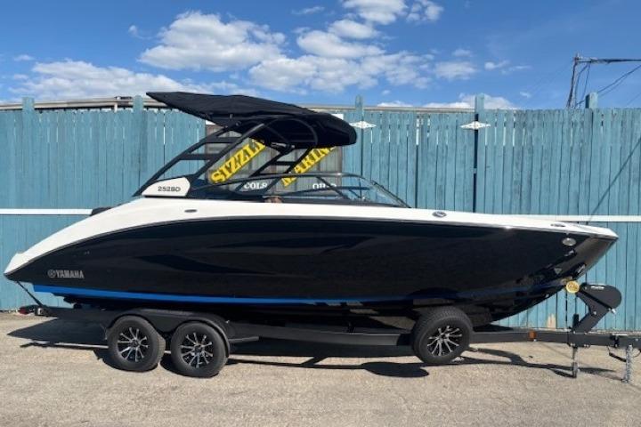 2026 Yamaha Boats 252SD