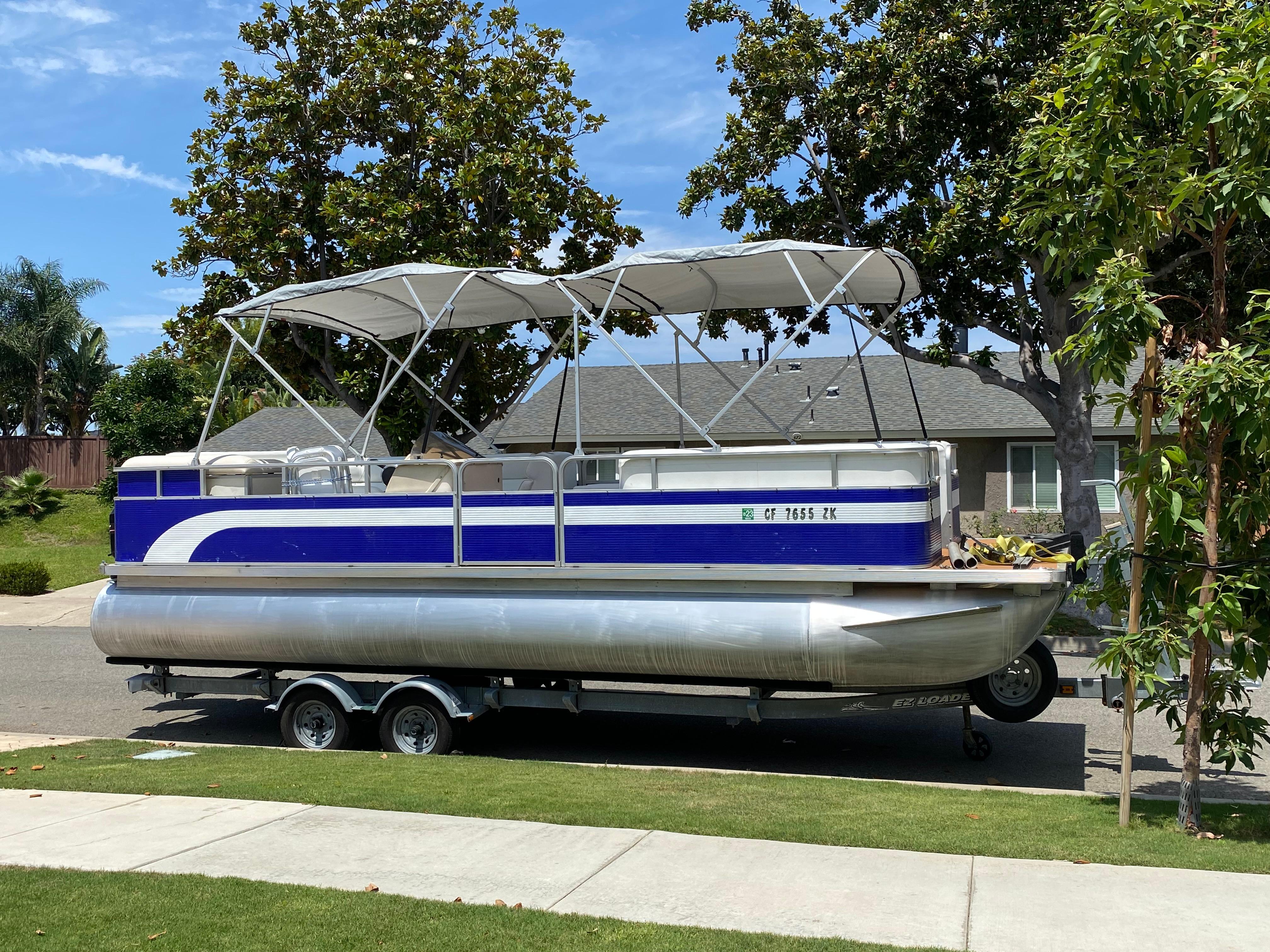 2001 Smoker Craft EZ