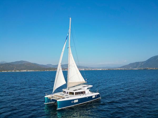 Lagoon 421