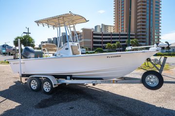 2016 Sportsman Masters 207 Bay Boat