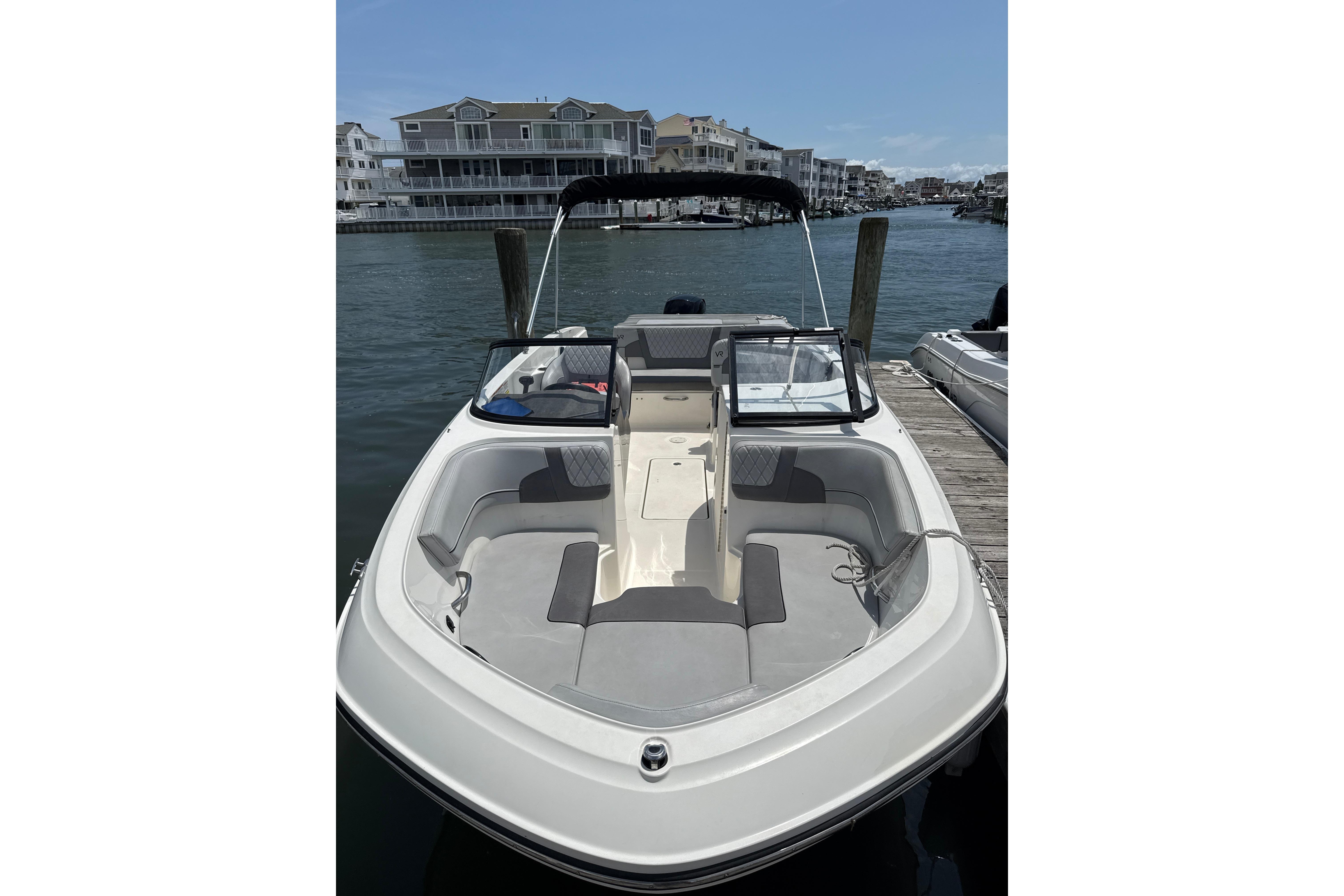 Bayliner VR6 Bowrider OB 2023 Bayliner VR6 Bowrider OB docked, showcasing spacious seating and sleek design.