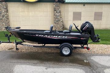 2025 Tracker Super Guide V-16 T