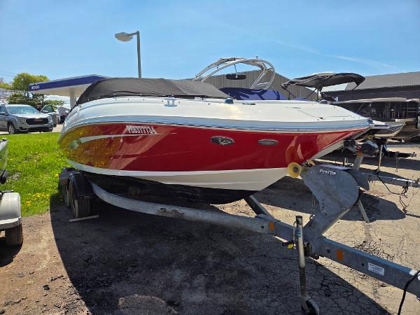 2017 Sea Ray 220 Sundeck