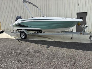 2025 Hurricane SunDeck Sport 185 OB
