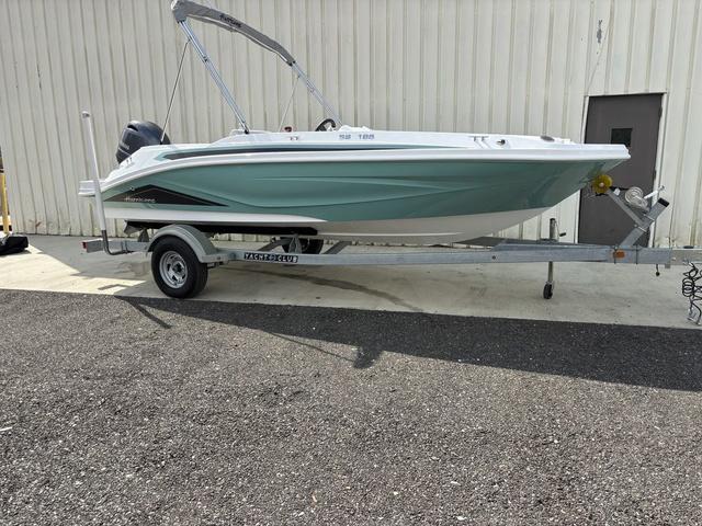 2025 Hurricane SunDeck Sport 185 OB