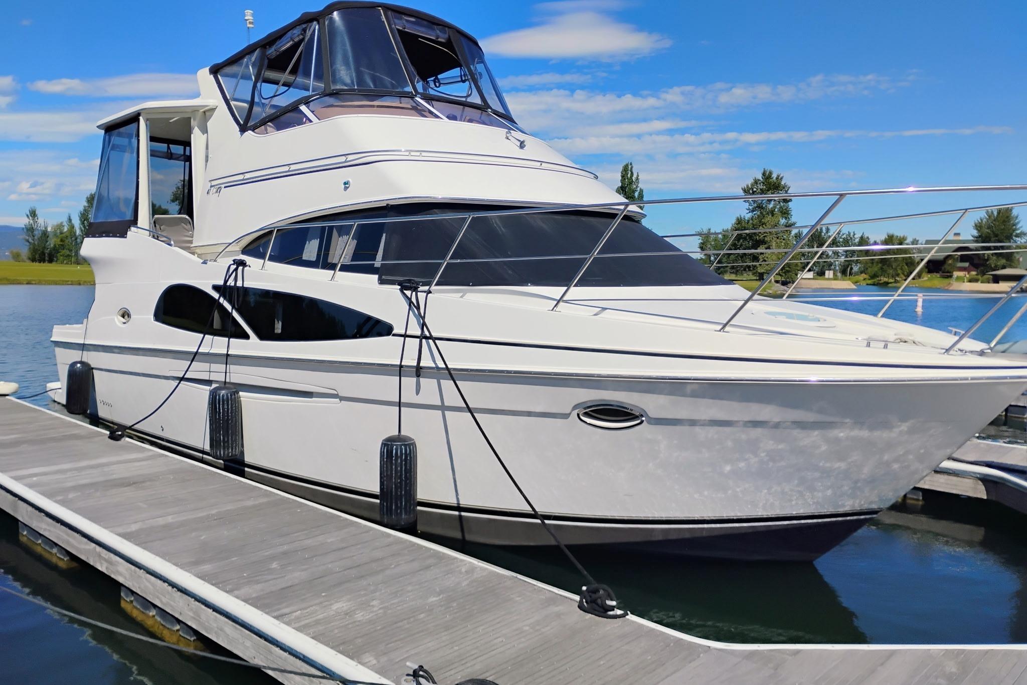 Carver 41 CMY 2005 Carver 41 CMY yacht docked on a sunny day, featuring sleek design and spacious deck.