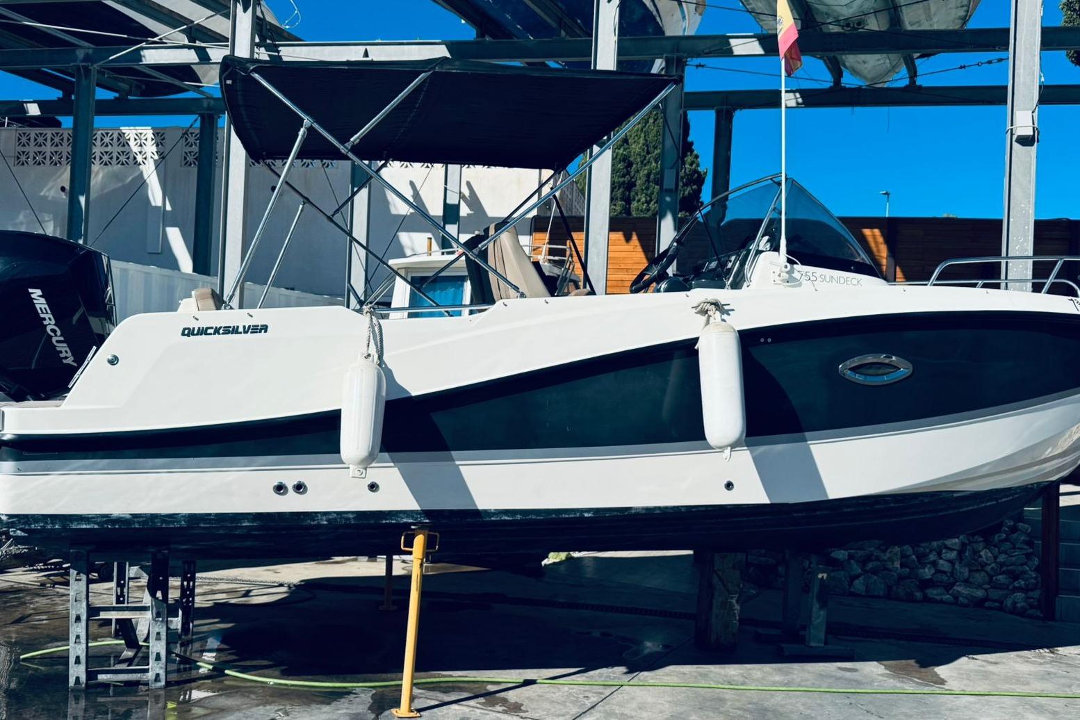 2019 Quicksilver Activ 755 Sundeck