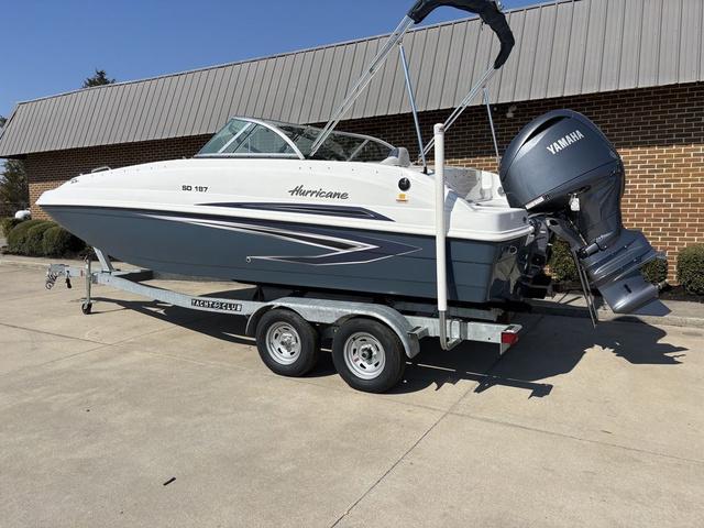 2025 Hurricane SunDeck 187 OB