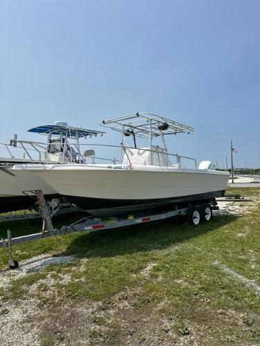 Pro-Line 240 Sportsman 1995 Pro-Line 240 Sportsman boat on trailer, parked outdoors under clear sky.