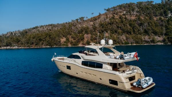 2009 Ferretti Yachts Altura 840