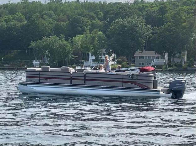 2010 Premier Intrigue 275 RE Pontoon Boat