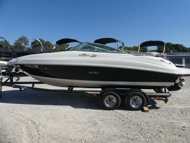 Sea Ray 220 Sundeck