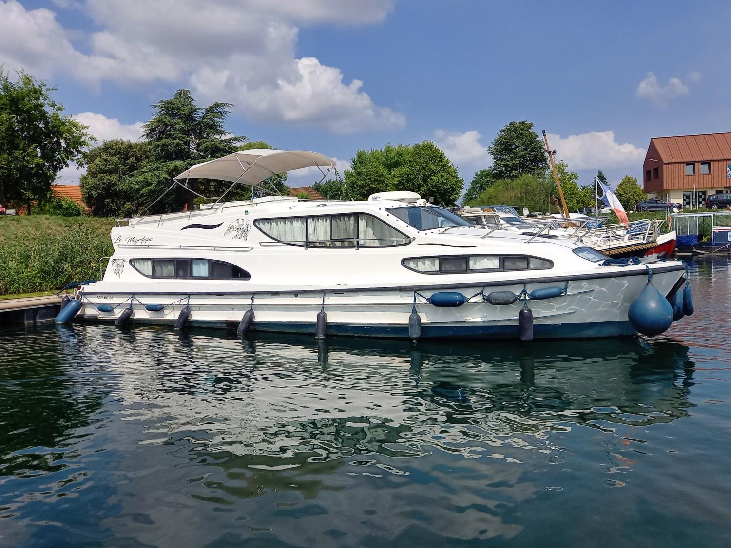 2001 Le Boat Magnifique
