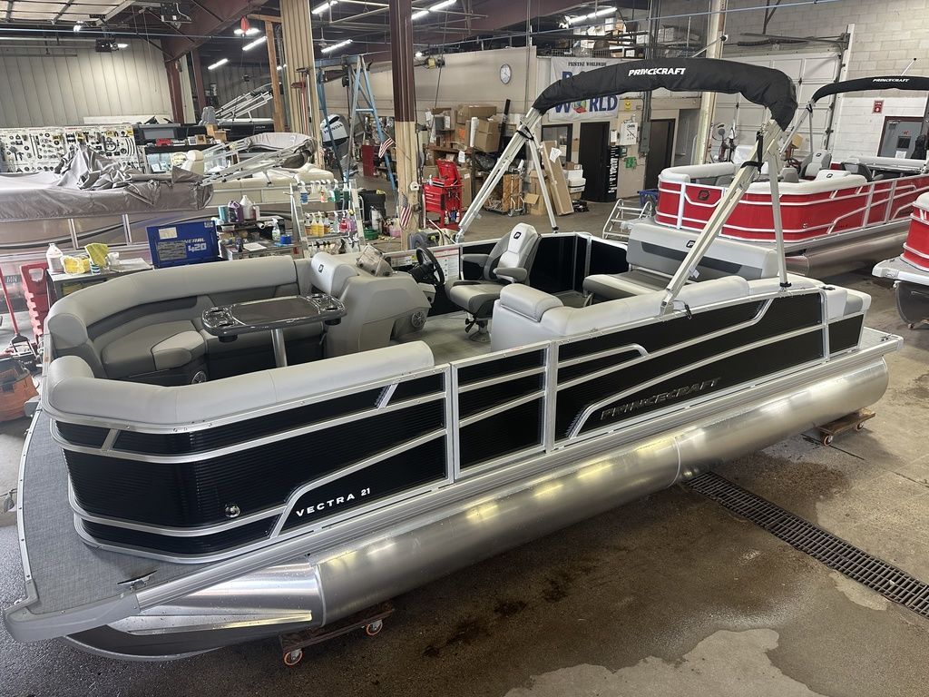 2025 Princecraft Vectra 21 RL Lounge Swingback & Mercury 4-Stroke EFI