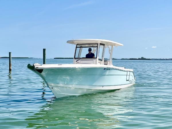 2020 Robalo R302 Center Console