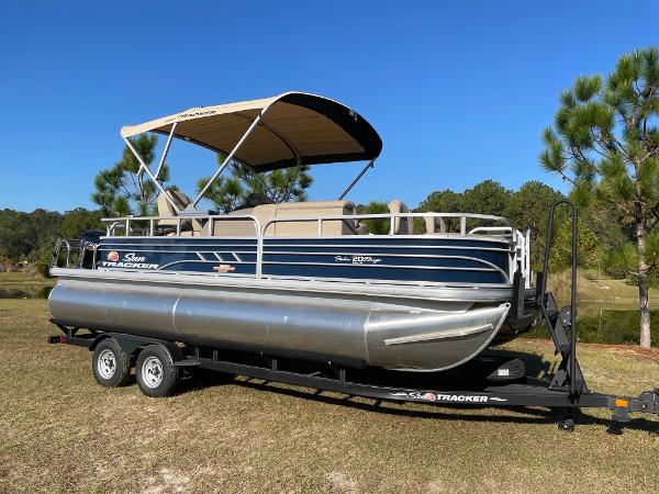 2025 Sun Tracker Fishin' Barge 20 DLX