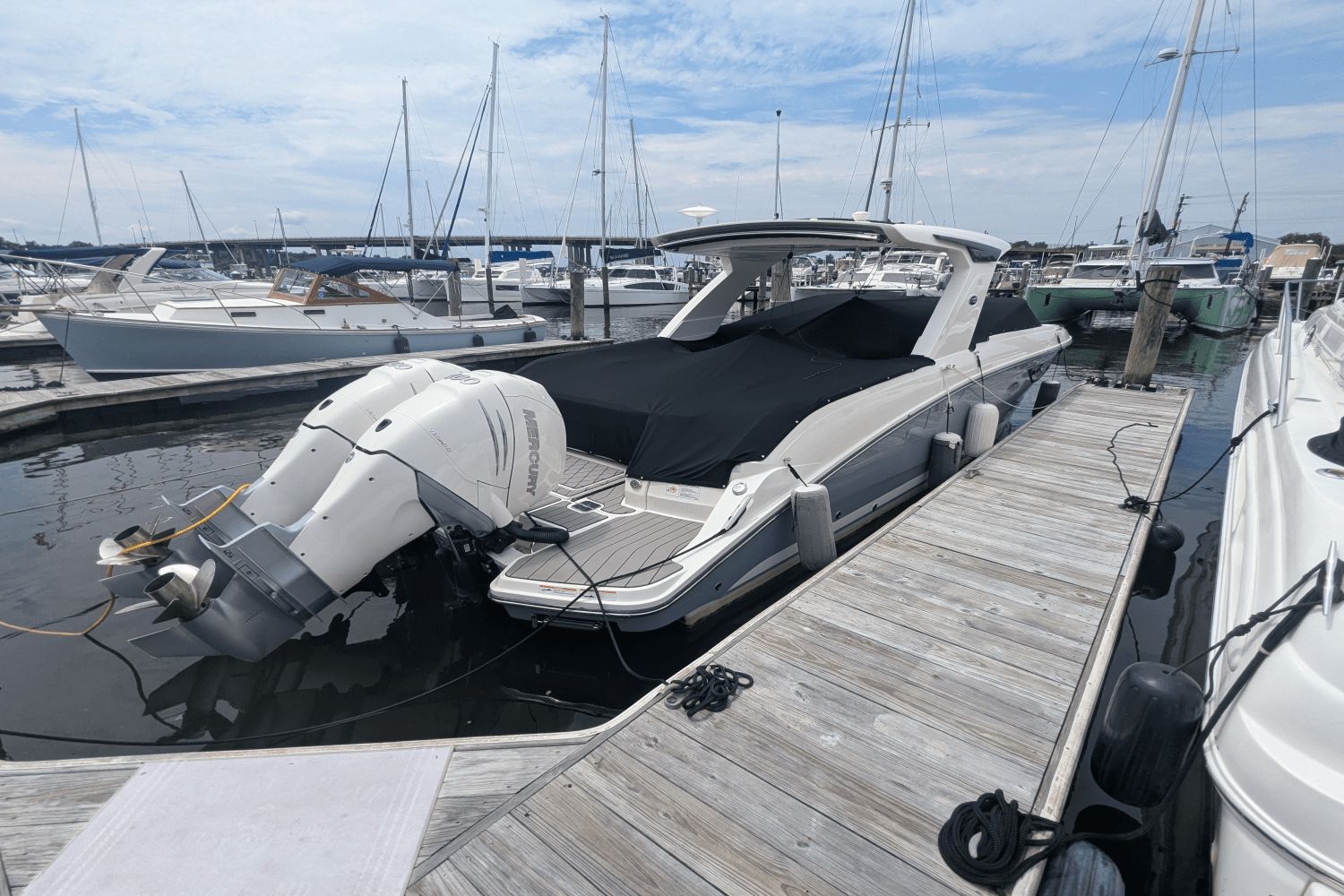 2023 Sea Ray 350 SLX