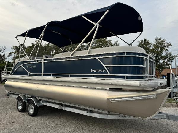 Sweetwater 2286 SB 2025 Sweetwater 2286 SB pontoon boat with blue canopy on a trailer.