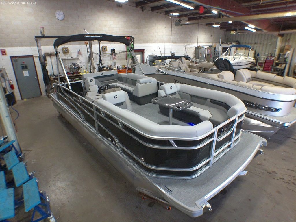 2025 Princecraft Vectra 23 RL Swingback Lounge Pontoon & Honda 150HP 4-Stroke EFI